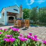 House Marina With Pool *
