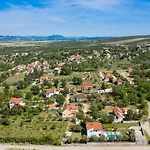 House Marina With Pool