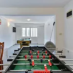 House Marina With Pool
