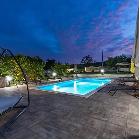 House Marina With Pool بيت للعطل *