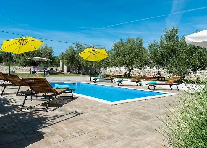 House Marina With Pool بيت للعطل Sukošan