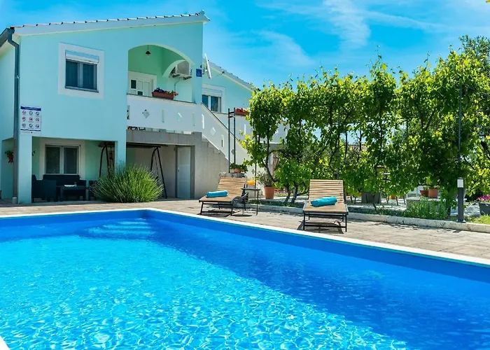 House Marina With Pool *