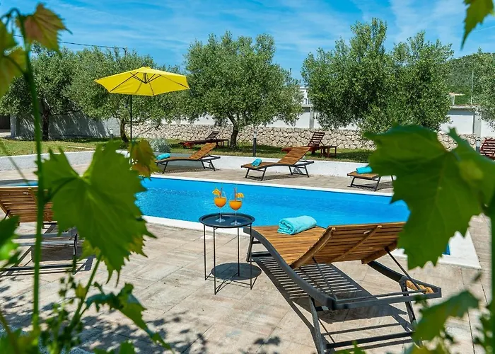 بيت للعطل House Marina With Pool