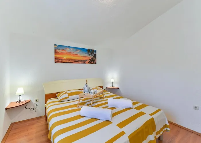 House Marina With Pool بيت للعطل Sukošan