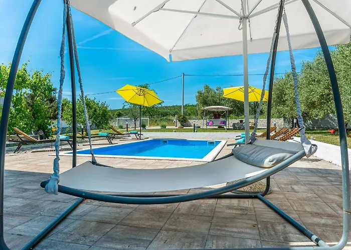 House Marina With Pool بيت للعطل