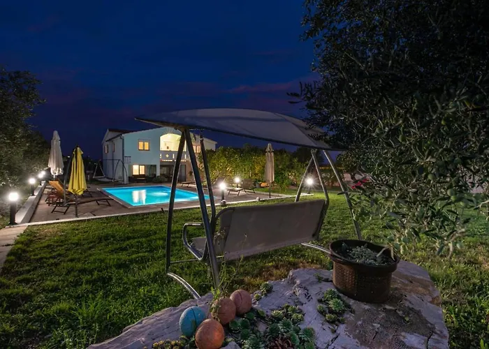 House Marina With Pool بيت للعطل Sukošan