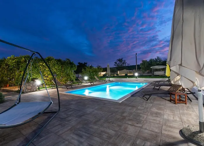 House Marina With Pool بيت للعطل *