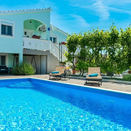 House Marina With Pool *