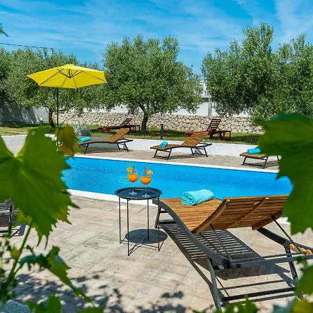 Vikendica House Marina With Pool