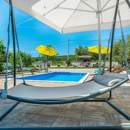 House Marina With Pool Vikendica