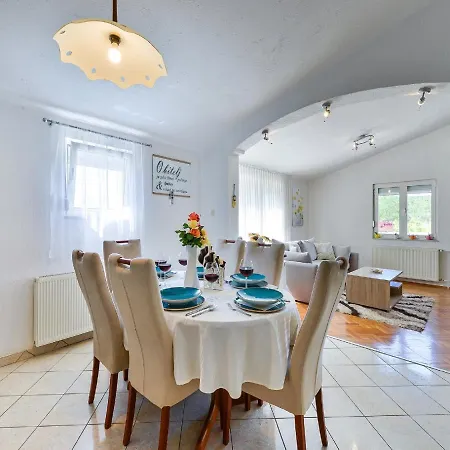 House Marina With Pool Holiday home *