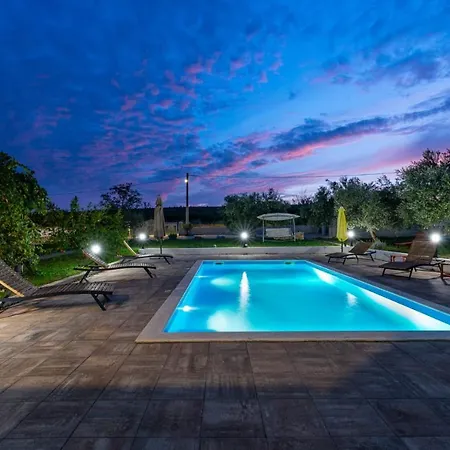 House Marina With Pool *