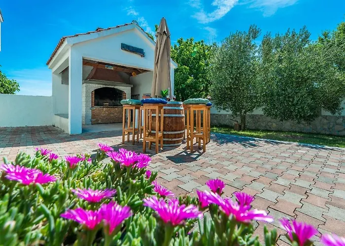 House Marina With Pool *