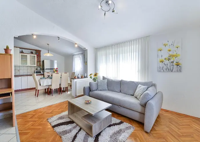 Tatil Evi House Marina With Pool Sukošan